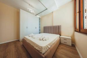 Luxury Apartment at Myslym Shyri