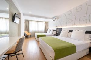 Family Room (2 Adults + 1 Child) room in Benidorm Plaza