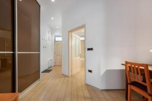 ROG Apartment with Balcony 