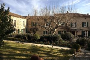 Villas Beautiful und spacious country house with pool : photos des chambres