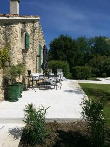 Villas Beautiful und spacious country house with pool : photos des chambres