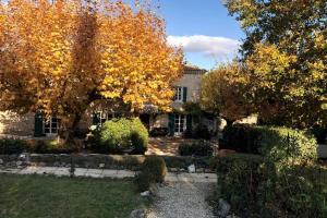 Villas Beautiful und spacious country house with pool : photos des chambres