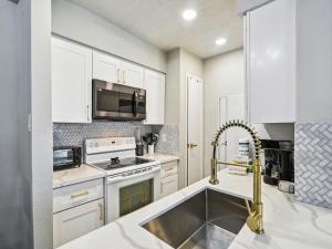 Palms At Cove View 806 - Bougie Beach Bungalow