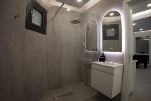 Phaedrus Living: Luxury Mackenzie Flat