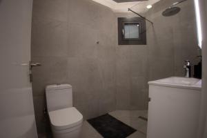 Phaedrus Living: Luxury Mackenzie Flat