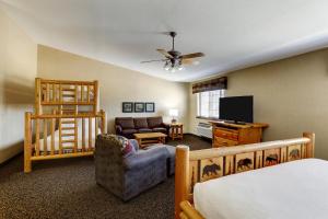Family Suite room in Stoney Creek Hotel Columbia