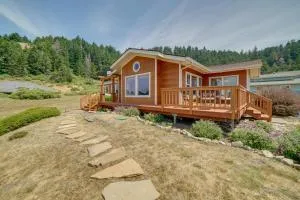 Inviting Manchester Home with Hot Tub Near Beach! - Upper Lake