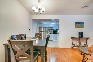 Lake Jackson Home with Yard, 14 Mi to Beaches!