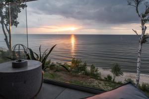 Luksusowy Apartament Sun Seasons 24 w Rewalu z Widokiem, Basenem, Siłownią i Sauną by Noclegi Renters