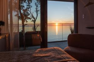 Luksusowy Apartament Sun Seasons 24 w Rewalu z Widokiem, Basenem, Siłownią i Sauną by Noclegi Renters