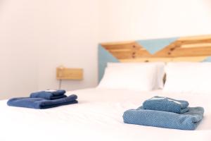 Artistic beachfront apartment