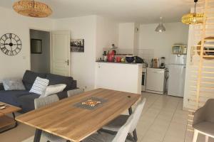 Appartements Apartment with balcony - 10 mins from town center : photos des chambres