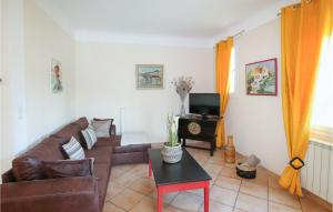 Maisons de vacances Awesome Home In Eyguians With Wifi And 2 Bedrooms : photos des chambres