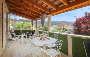 Maisons de vacances Awesome Home In Eyguians With Wifi And 2 Bedrooms : photos des chambres