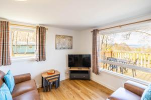 Bracken Lodge 15 with Hot Tub