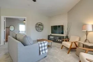 Quiet 55 and Peoria Condo with Pool Access! - 皮奥里亚