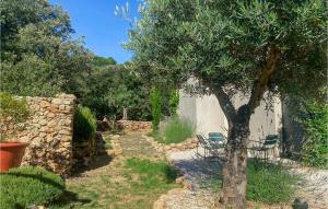 Maisons de vacances Stunning Home In Sillans La Cascade With Outdoor Swimming Pool, Wifi And Swimming Pool : photos des chambres