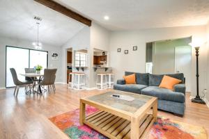 Fairburn Home with 2 Decks, Grill and Outdoor Dining!