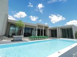 holiday fever x the pool - Ban Song Phi Nong