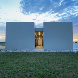 holiday fever x the pool