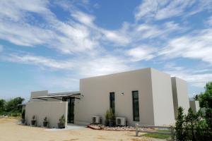 holiday fever x the pool