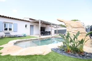 Villas Superbe Villa climatisee, piscine, jardin, parking : photos des chambres