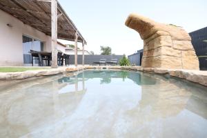 Villas Superbe Villa climatisee, piscine, jardin, parking : photos des chambres