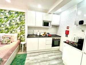 New-Romantic studio near the beach!