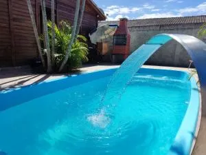 Casa com Piscina Tv e Wi-fi, pertinho do Mar - Matinhos