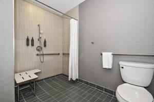King Room with Roll-in Shower - Mobility Accessible room in Aloft Charlotte City Center