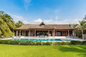 Oceanfront Casa Rhino