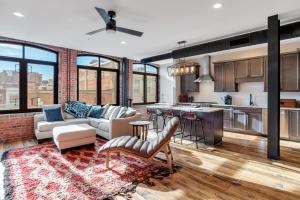 Absolutely Amazing Downtown Condo