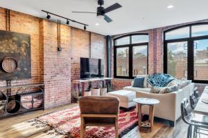 Absolutely Amazing Downtown Condo