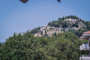 Vallia Suites-Red Luxury Suite B3