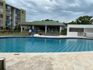 Apto de 3 habitaciones con ventiladores y parqueadero comunal