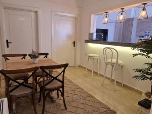 Partial Nile View 2 Bedroom Appartment in Zamalek Cairo Newly Renovated