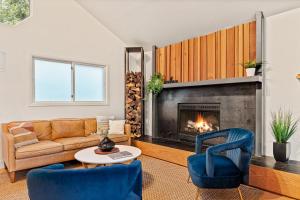 Modern Treetop Cabin by Lake Arrowhead Village