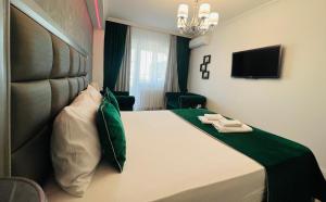 Q Holiday - Palas Center