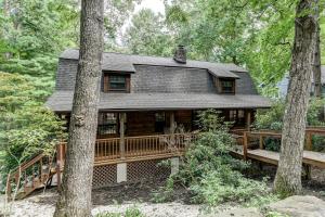 Charming Renovated Cabin with Fireplace