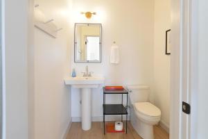 Modern Serenity and Luxurious Finishes