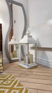 Stylish 2 BedBath Apartment