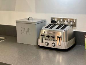 Stylish 2 BedBath Apartment