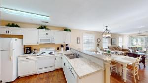 Golf Course Oasis Inviting 3BRVilla Pawleys Island