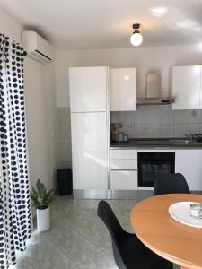 Apartment in Okrug Gornji with sea view, air conditioning, WiFi, washing machine 5049-1