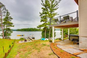 Hot Tub and Games! Lakefront Traverse City Retreat