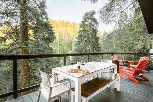 Modern Treetop Cabin by Lake Arrowhead Village