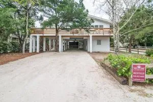 Cozy Beach House Steps from the Shore: 4 Bedroom - DeBordieu