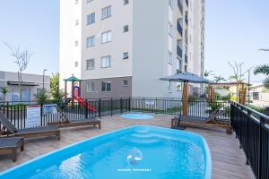 Apto a 150m DA PRAIA e 15min BETO CARREIRO com WI-FI, PISCINA, PORTARIA 24h, PLAYGROUND INFANTIL, QUADRA DE ESPORTES sacada com CHURRASQUEIRA e vaga de GARAGEM