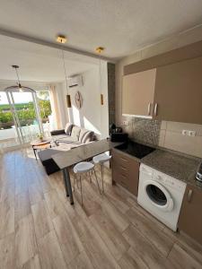Apartamento Nella, 300 m from the beach plus swimming pool