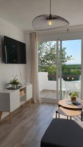Apartamento Nella, 300 m from the beach plus swimming pool